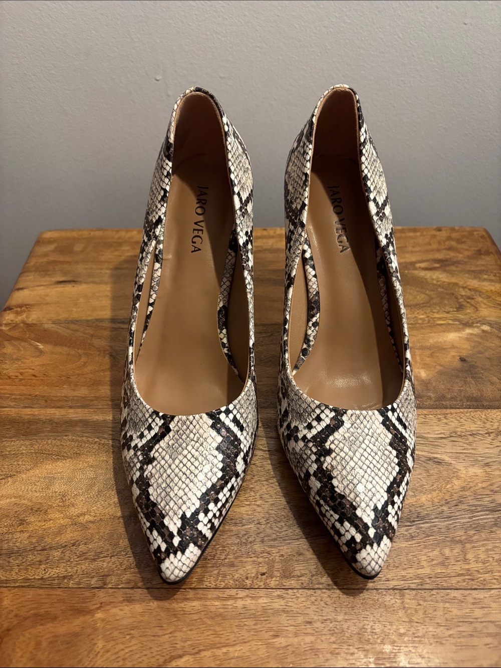 Jaro Vega Snake-Print Pointed Toe Pumps - White/Black